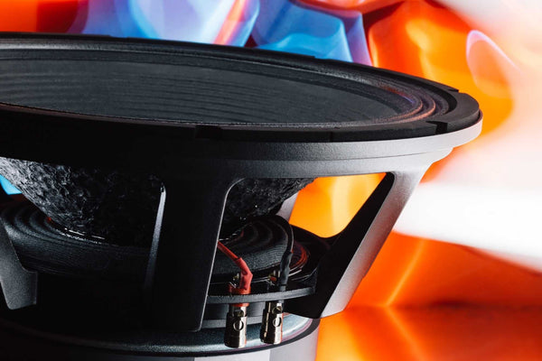 Bass reflex vs. closed subwoofer enclosure: Which is the better one?