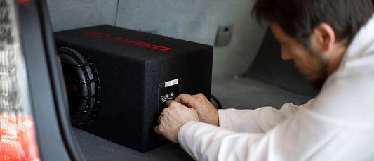 Audio Blog | Tipps & Tricks zu Carhifi, Heimkino und Marine-Der große Unterschied: Passive vs. aktive Subwoofer im Car-Hifi-masori-audio-carhifi-auto-subwoofer-lautsprecher-verstaerker-kaufen