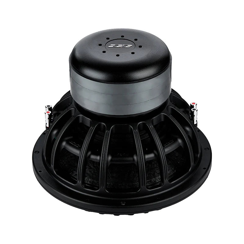 Un subwoofer nero Deaf Bonce Apocalypse DВ-3,5K da 15 con grande magnete e cestello aperto, vista posteriore in bianco-3500W RMS.