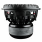 Un primo piano del subwoofer Deaf Bonce Apocalypse DВ-5.5K da 15 con cablaggio visibile e magnete da 5500W RMS, ripreso su uno sfondo bianco.