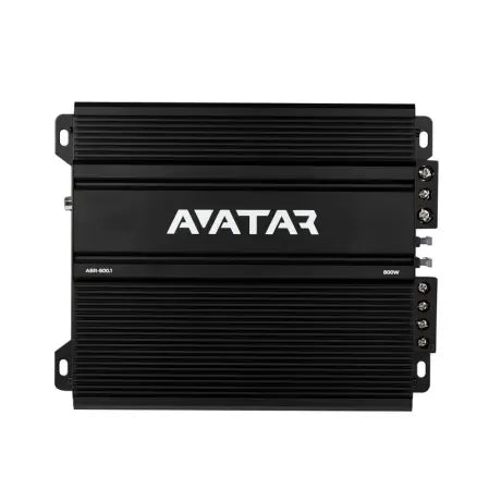 El Avatar ABR-800.1 es un amplificador monobloque para coche de clase D de color negro, con superficie estriada, logotipo blanco, una potencia de 800 W RMS y conectores en el lado derecho.