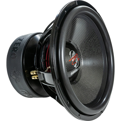 Der Ground Zero Plutonium GZPW 18C ist ein 18-Zoll-Subwoofer mit Kohlefaser-Membran, Metallrahmen, sichtbarer Verkabelung und 6000 W RMS-Leistung.