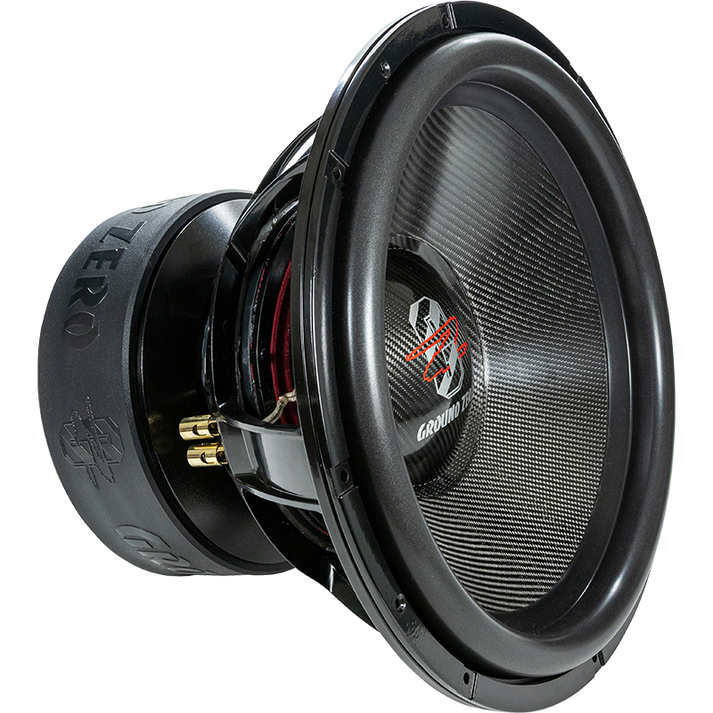 Der Ground Zero Plutonium GZPW 18C ist ein 18-Zoll-Subwoofer mit Kohlefaser-Membran, Metallrahmen, sichtbarer Verkabelung und 6000 W RMS-Leistung.