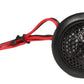 Runder schwarzer Lautsprecher „CARBON 100“ von Audio System mit Waben-Gitter, roten und schwarzen Kabeln, aus dem 4-Zoll-Lautsprecherset, isoliert vor weißem Hintergrund.