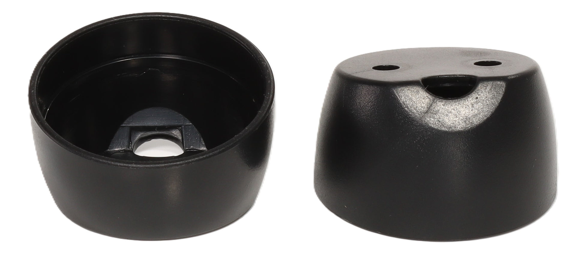 Dos tapas negras para el sistema de audio CARBON 100; una en posición vertical con ranuras/agujeros y otra boca abajo, de modo que se ve el interior. Compatibles con el sistema compo de 2 vías y el juego de altavoces de 4 pulgadas.