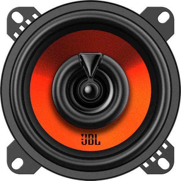Ein schwarz-orangefarbener JBL STAGE1 42F-Lautsprecher wird von oben gezeigt, wobei sein zentraler Konus und die Halterungen auf weißem Hintergrund hervorgehoben werden, um eine hervorragende Klangqualität zu gewährleisten.