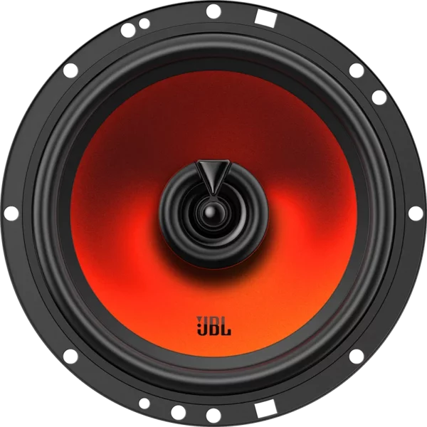 Ein runder JBL STAGE1 62F-Autolautsprecher mit schwarzem Rand, orangeroter Membran, zentralem Hochtöner und Befestigungslöchern am Rand.