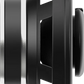Seitenansicht eines JBL STAGE2 45F-Autolautsprechers, schwarz mit sichtbarer Verkabelung und Metallrahmen, vor einem schlichten weißen Hintergrund.