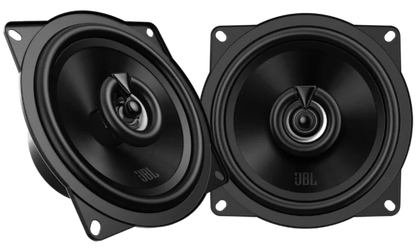 Zwei JBL STAGE2 55F-Lautsprecher sind nebeneinander abgebildet; jeder verfügt über eine runde Membran und einen zentral angeordneten Hochtöner und ist vor einem weißen Hintergrund zu sehen.