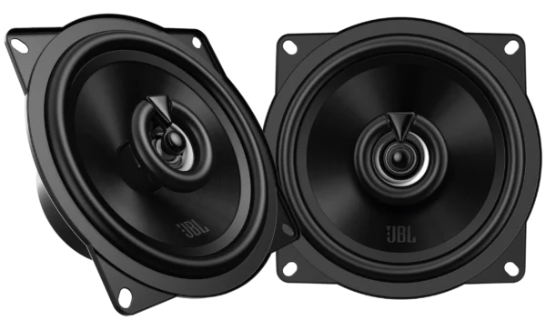 Zwei JBL STAGE2 55F-Lautsprecher sind nebeneinander abgebildet; jeder verfügt über eine runde Membran und einen zentral angeordneten Hochtöner und ist vor einem weißen Hintergrund zu sehen.
