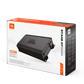 Lemballage du JBL STAGE GT 50011 est orné dun amplificateur noir, dun logo JBL orange et de linscription « 1220 W Peak Power » en blanc.