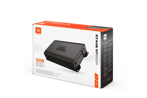 Lemballage du JBL STAGE GT 50011 est orné dun amplificateur noir, dun logo JBL orange et de linscription « 1220 W Peak Power » en blanc.