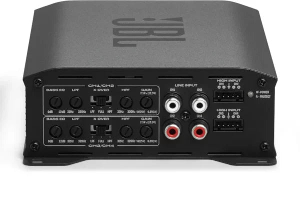 Der JBL STAGE GT 60041 ist ein schwarzer 4-Kanal-Autoverstärker mit Drehreglern, Eingängen und Schaltern für Bass, Frequenzweiche, Verstärkung und Hochton-Eingang – ein idealer kompakter Autoverstärker.