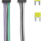 Enthält zwei schwarze Stecker mit farbigen Kabeln und zwei gelbe Sicherungen. Ideal für den JBL STAGE GT 60041 oder andere kompakte Auto-Anlagen.