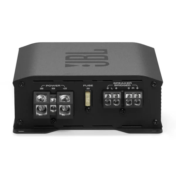 JBL STAGE GT 80021 2-Kanal-Autoverstärker, schwarz, Rückseite: Strom-/Masse-/Fernbedienungs-/Lautsprecheranschlüsse und 25-A-Sicherung in der Mitte.