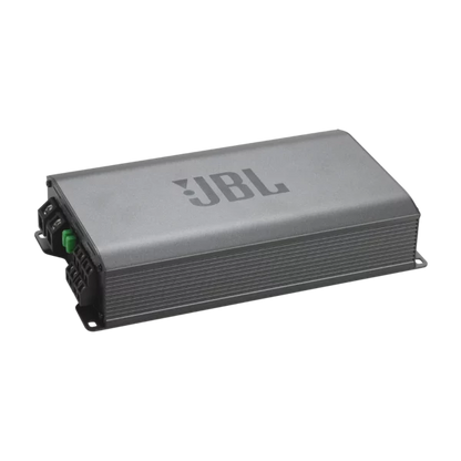 Auf weißem Hintergrund ist ein rechteckiger JBL STAGE GT 90041-Autoverstärker mit grauem Gehäuse und Endanschlüssen abgebildet.