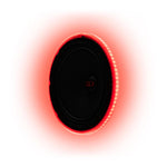 Un altavoz redondo negro DD Audio LED RGB Light Ring 8″ brilla con una vívida aura roja sobre un fondo blanco.
