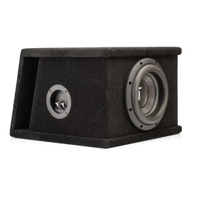 Le Gladen Sigma SSWX08VB est un caisson noir recouvert de moquette, au design angulaire, équipé dun caisson de basses de 8 Zoll et dun port latéral.