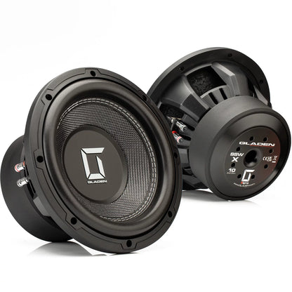 Due subwoofer Gladen Sigma SSWX10 – uno posizionato in verticale e l’altro in diagonale – offrono una qualità del suono eccezionale e sono ideali per qualsiasi impianto audio per auto.