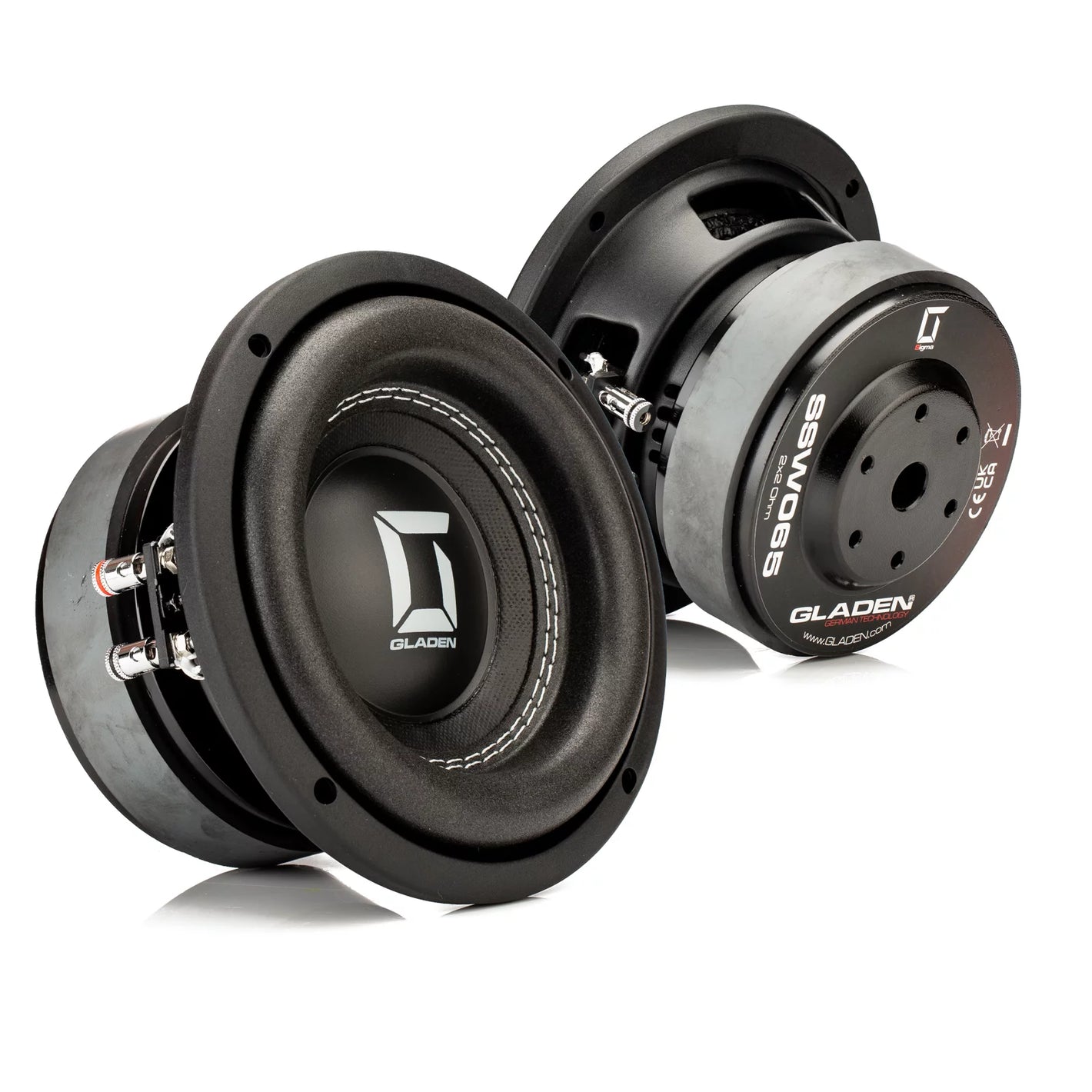 Due subwoofer Gladen Sigma SSW065 neri — perfetti per gli impianti audio delle auto compatte — nella foto: uno riporta il logo, l’altro mostra i dettagli del modello 6.
