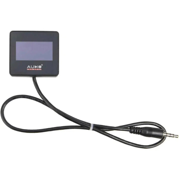 Il Display DSP del sistema audio è uno schermo digitale nero compatto con un cavo lungo e un jack da 3,5 mm per la configurazione del DSP del sistema audio.