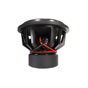 Il sistema audio Helon H15 EVO2 è un subwoofer nero di grandi dimensioni da 15, dotato di un telaio robusto e di cavi rossi e neri, ripreso in una vista laterale su sfondo bianco.