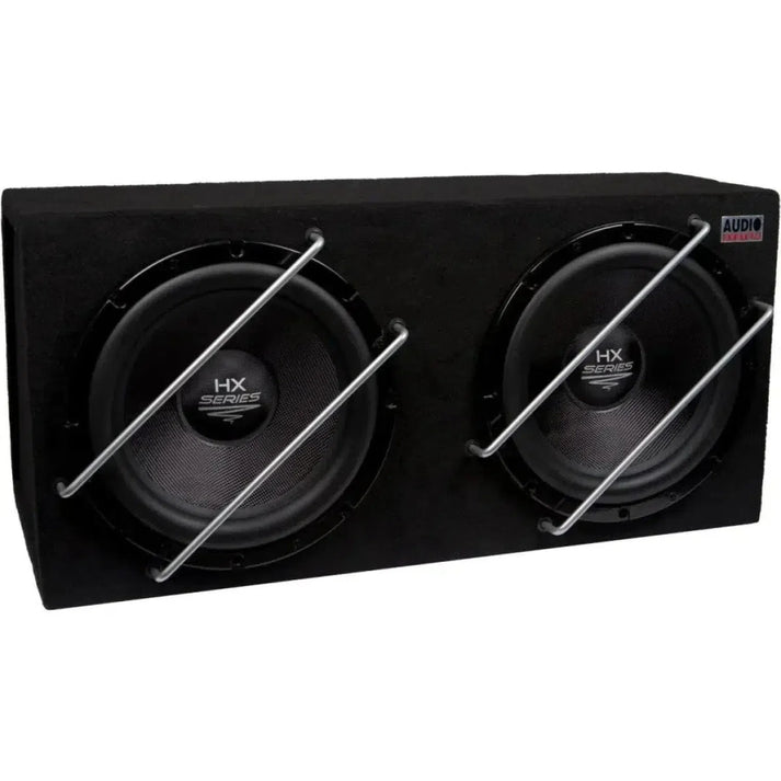 El HX 12 SQ G-2 de Audio System incluye dos grandes subwoofers de 12 en una caja negra sellada, cada uno protegido por barras metálicas y un panel frontal de MDF.
