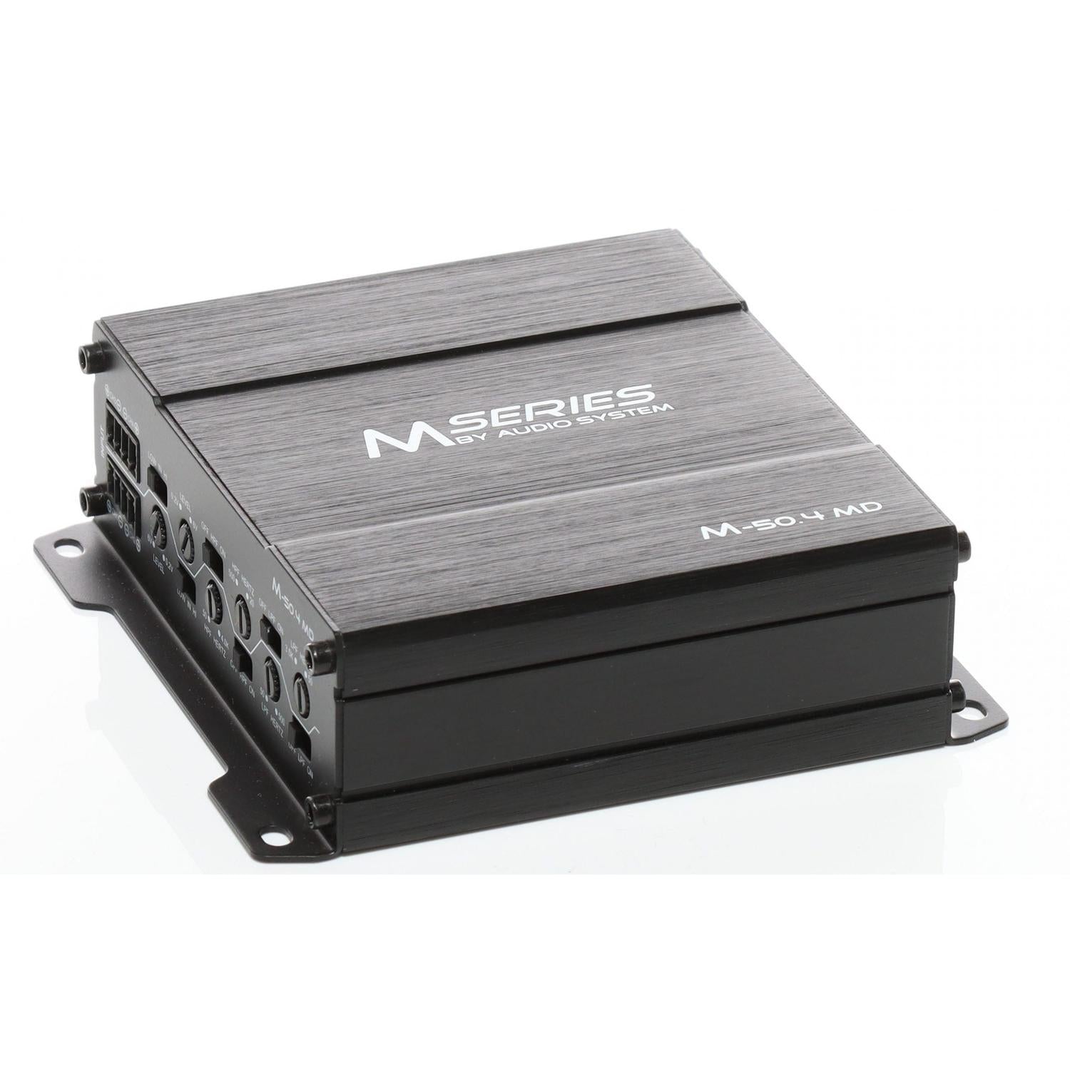 Un amplificatore Audio System M-500.4 MD rettangolare nero con tecnologia SMD e porte di ingresso/uscita multiple laterali, etichettato M SERIES BY AUDIO SYSTEM.