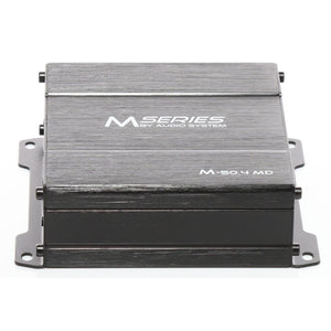 Un amplificatore Audio System M-500.4 MD rettangolare nero con tecnologia SMD e staffe di montaggio in metallo su ogni angolo.