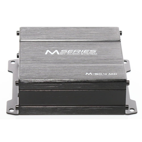 Un amplificatore Audio System M-500.4 MD rettangolare nero con tecnologia SMD e staffe di montaggio in metallo su ogni angolo.