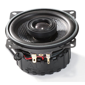 Gros plan sur un haut-parleur coaxial Audio System RXC100 EVO3 de 4 pouces, doté dun cône en fibre de verre, avec câblage apparent et support de fixation, sur fond blanc.
