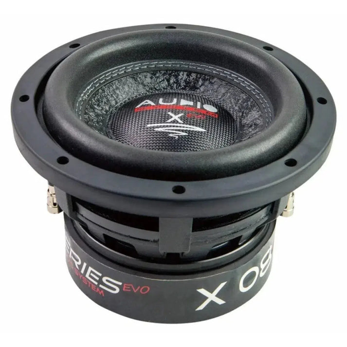 Un subwoofer nero Audio System X 08 EVO da 8 pollici con cono in carta KPC e marchio visibile, progettato per le configurazioni X 08 EVO.