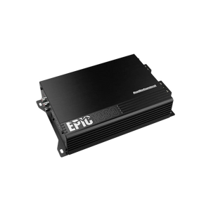 El amplificador de 1 canal Audiocontrol EPIC1000 negro tiene conexiones de entrada en el lado izquierdo, que se muestran sobre un fondo blanco liso.