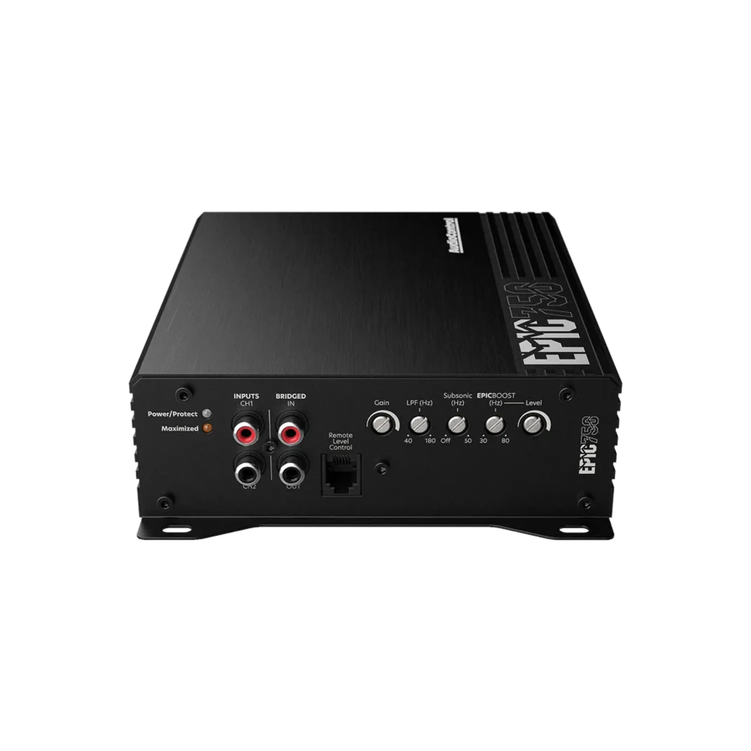 LAudiocontrol EPIC750 1-Kanal Verstärker è dotato di molteplici porte di ingresso/uscita, controlli etichettati e indicatori luminosi su uno sfondo bianco.