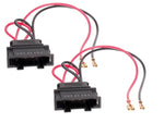 En la imagen se ven dos conectores Audison CN WIRE ADAPT. 06 para VW/Skoda/Seat, con cables rojos y negros y terminales dorados, sobre un fondo blanco.