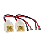 Auf weißem Hintergrund sind zwei Audison CN WIRE ADAPT. 13-Stecker für DACIA/MERC./REN./NISS. mit roten und schwarzen Kabeln sowie Metallklemmen abgebildet.