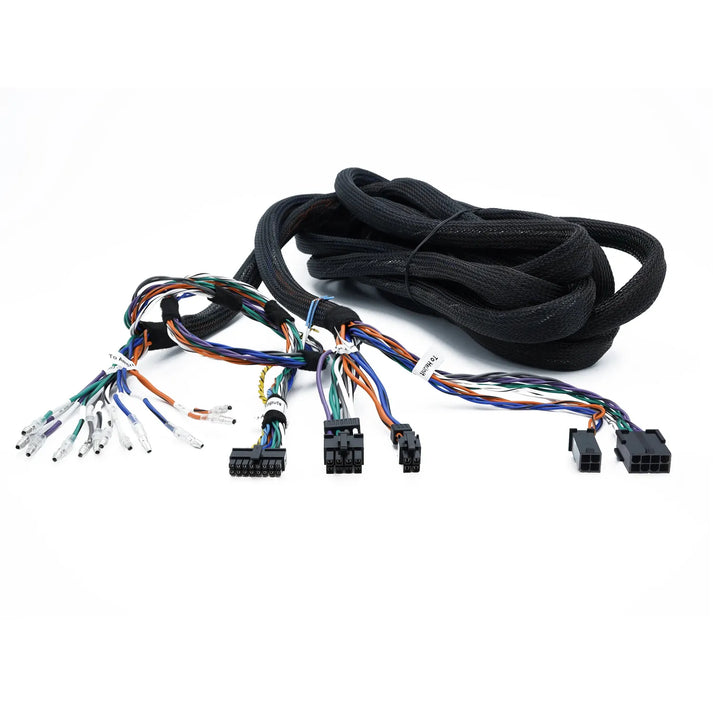 LAudison Prima AP EXT 560 6CH, un cablaggio di prolunga Plug  Play nero a spirale con fili colorati, isolati su fondo bianco.