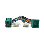 Audison Prima AP T-H DUC: set di cavi Plug  Play colorati con quattro connettori per lintegrazione dellamplificatore su Fiat Ducato, raffigurato su sfondo bianco.