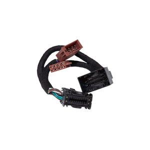 Adattatore per cablaggio auto Audison Prima AP T-H MB02 per Mercedes, con tre connettori colorati e cavi multipli, isolato su sfondo bianco.