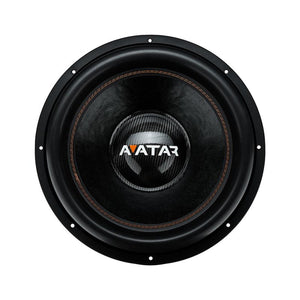 Le subwoofer Avatar Doomsday 18, noir avec AVATAR sur le cache-poussière, est doté dun design de 18 pouces et dune puissance de 3500 W RMS, vue den haut sur un fond blanc.