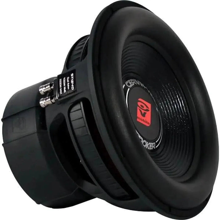 Un primer plano del subwoofer Cerwin Vega Stroker ST12 muestra su logotipo rojo, sus terminales visibles y su potencia RMS de 1000 W.