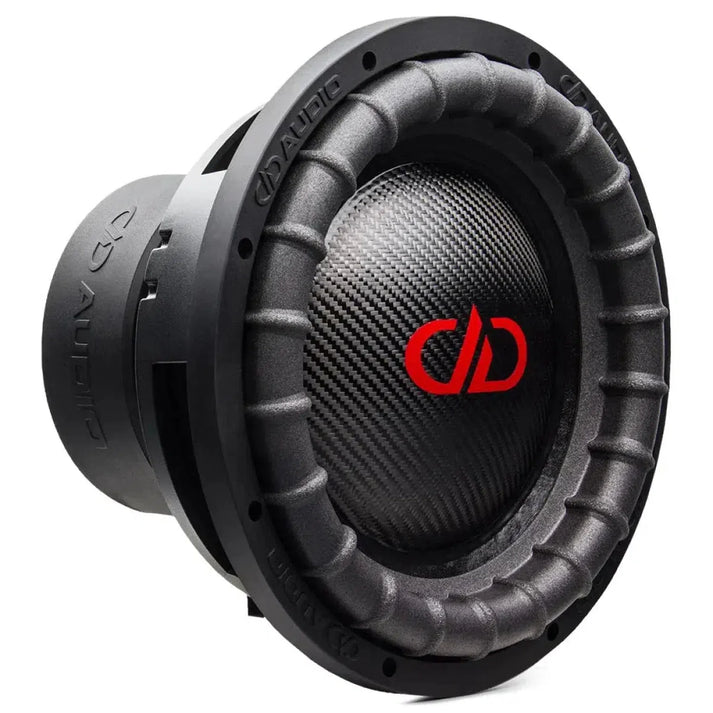 Il subwoofer DD Audio Power Tuned 3518i ESP, nero con cono testurizzato e logo rosso, offre bassi robusti da 1200 W per prestazioni audio potenti.