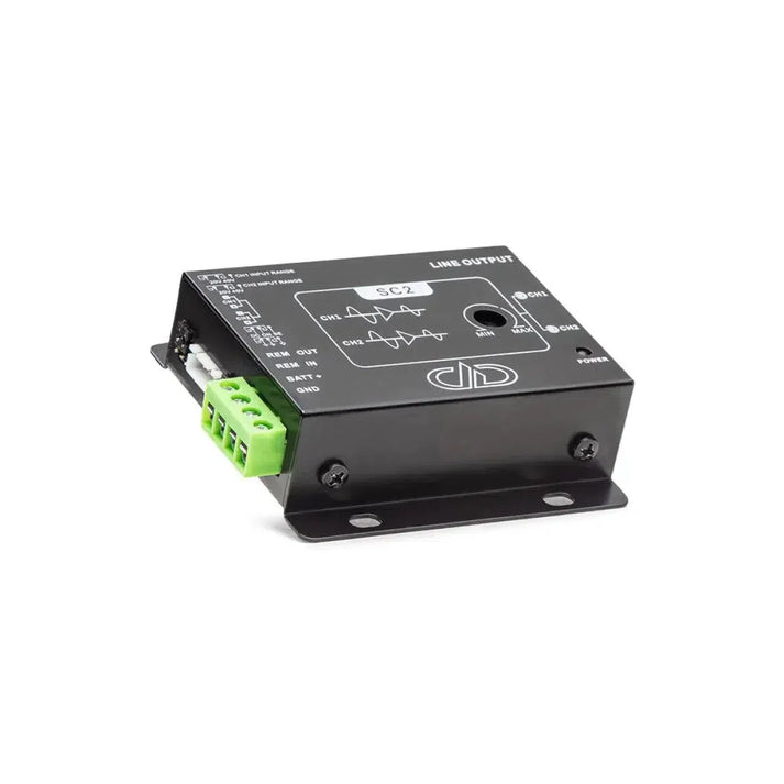 LSC2 di DD Audio è un dispositivo nero a 2 canali con morsettiera verde, diagrammi bianchi ed etichetta SC2 LINE OUTPUT con ingressi differenziali.