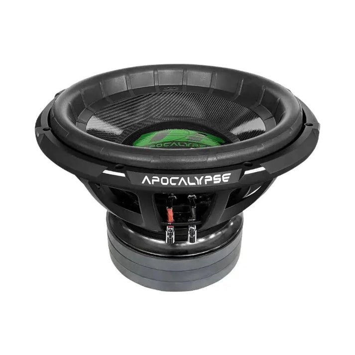 Il Deaf Bonce Apocalypse DB-4518R è un grande subwoofer nero da 18 con la scritta APOCALYPSE sulla cornice, un logo verde e 4500W RMS, su sfondo bianco.
