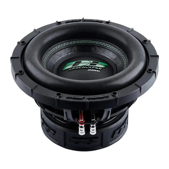 El Deaf Bonce Apocalypse DB-SA2510 es un subwoofer negro de 25 cm con detalles en verde, 1000 W RMS, terminales de cableado y una detallada carcasa exterior.