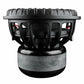 Un primer plano del subwoofer Deaf Bonce Apocalypse DВ-5.5K de 15 con el cableado visible y un imán de 5500W RMS, fotografiado sobre un fondo blanco.