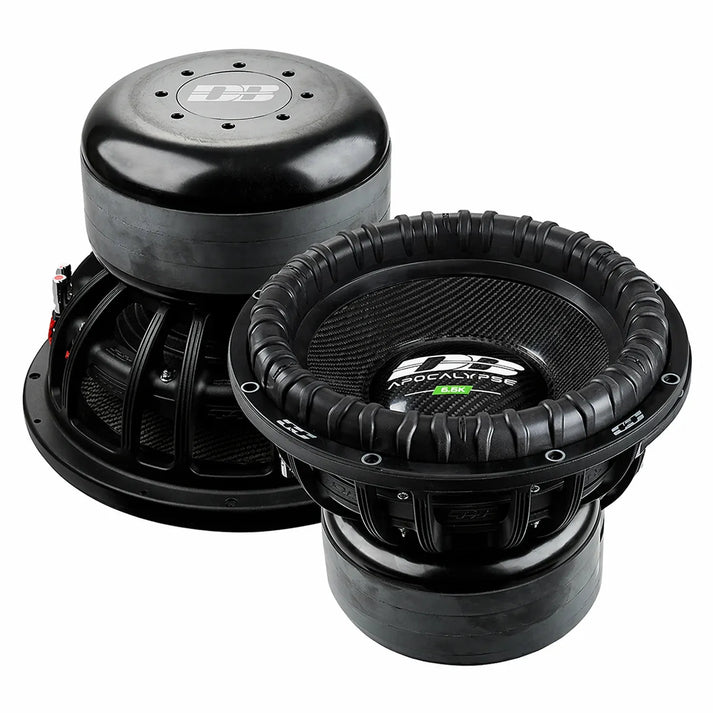 Dos grandes subwoofers Deaf Bonce Apocalypse DВ-5.5K de 15 con conos texturizados, bordes reforzados y una potencia RMS de 5500W que se muestran delante y detrás.