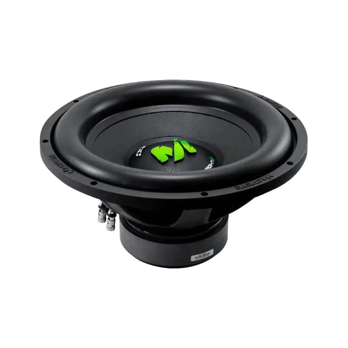 El Deaf Bonce Machete Fight MF-15R es un gran subwoofer negro de 15 con un logotipo verde, que se muestra en ángulo sobre un fondo blanco.