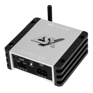 Lamplificateur DSP ESX QS-FOUR-BT, de conception compacte et disponible en argent et noir, est doté de ports et de boutons visibles, dun récepteur Bluetooth et dune petite antenne sur le dessus.