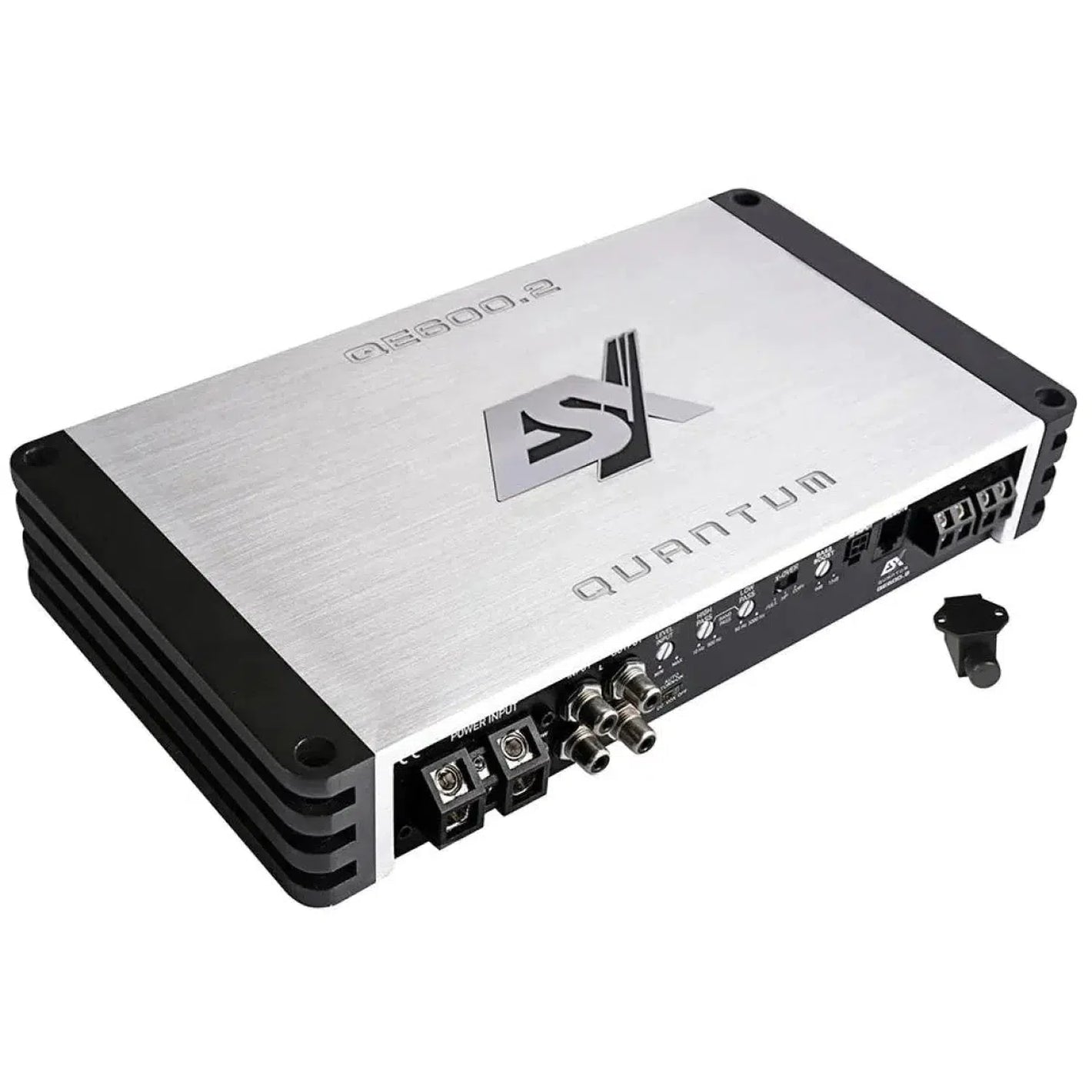 Un amplificatore audio per auto ESX Quantum QE600.2 di colore argento e nero con tecnologia di Classe D, varie porte, manopole di controllo e una potenza di 600 W RMS.